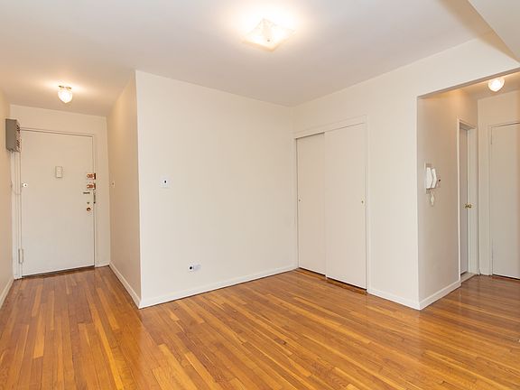 2nd image of 3512 Oxford Ave APT 5A