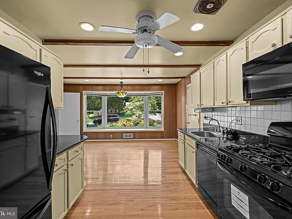 2nd image of 14805 Flintstone Ln