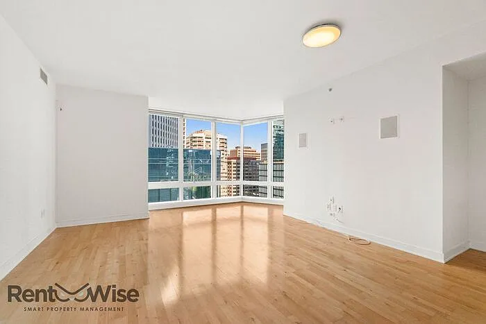 301 Mission St #15E — Photo 10