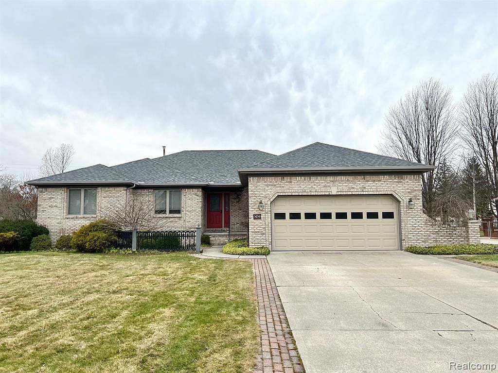 3039 Lindsay Ln, Port Huron, MI 48060 | Zillow