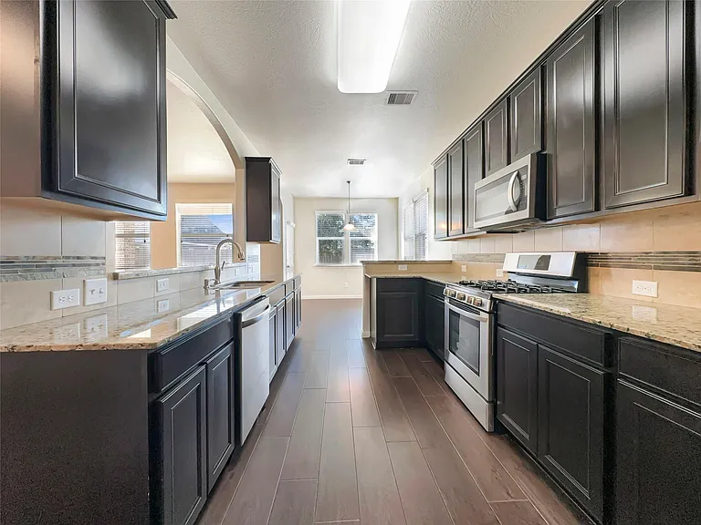 8311 Bay Oaks Dr — Photo 4