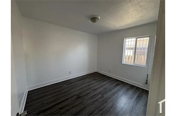 Building Photo - 404 E 105th St