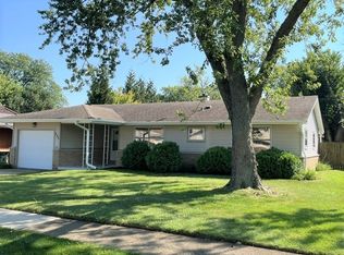 539 Ridgewood Rd, Elk Grove Village, IL 60007