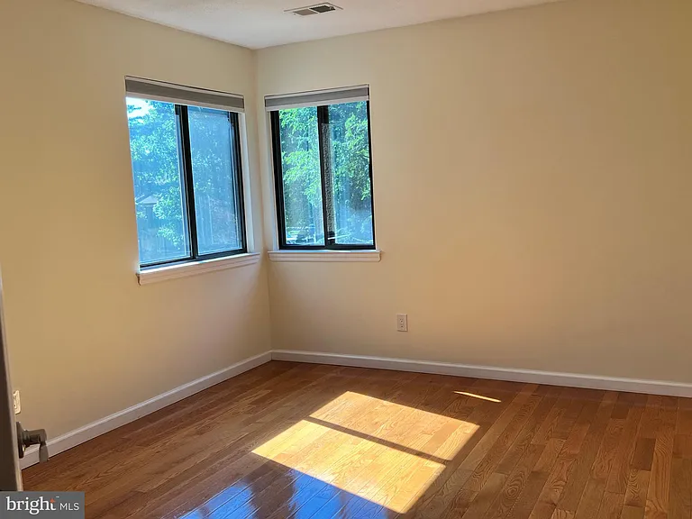 80 Sayre Dr — Photo 13