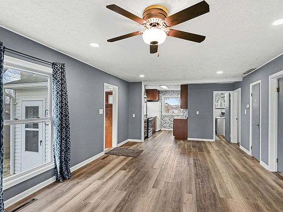 4th image of 211 North Dr