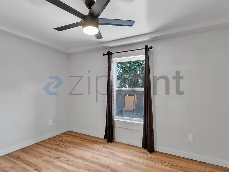 3031 Chestnut St — Photo 9