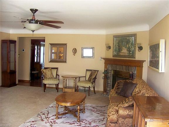 4th image of 4638 Pinegrove Ave