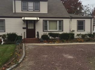 531 Lowell St APT 1, Westbury, NY 11590