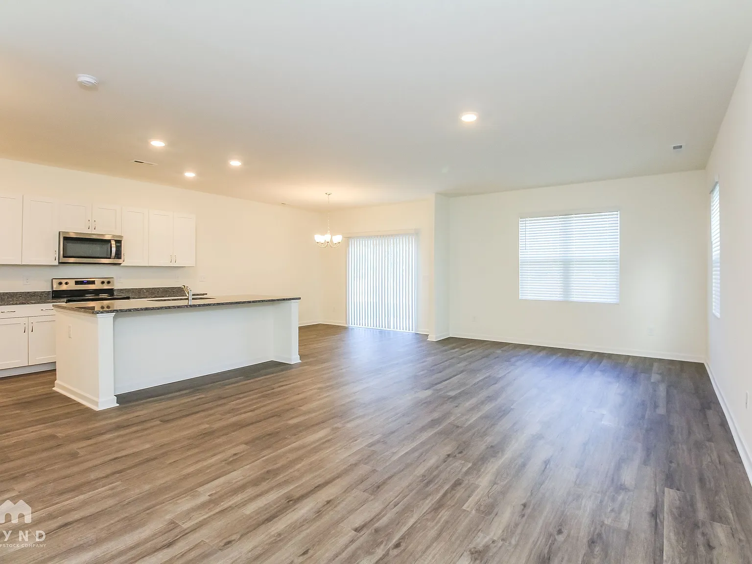 3 bed, 2.5 bath, 2186 sqft, $2,499 — Photo 2
