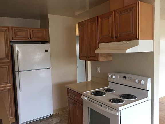 5th image of 1733 Luxton St