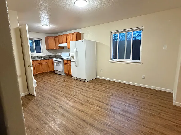 3520 Y St #3 — Photo 8