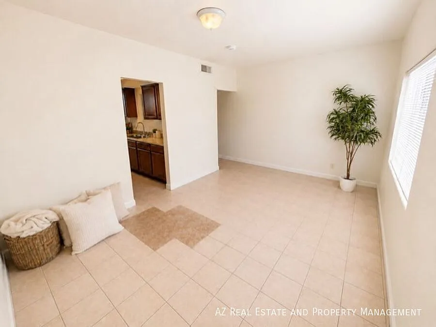 Affordable Studio Living in a Prime Phoenix Location $500 deposit + First month FREE on a 13 mont... — Photo 2