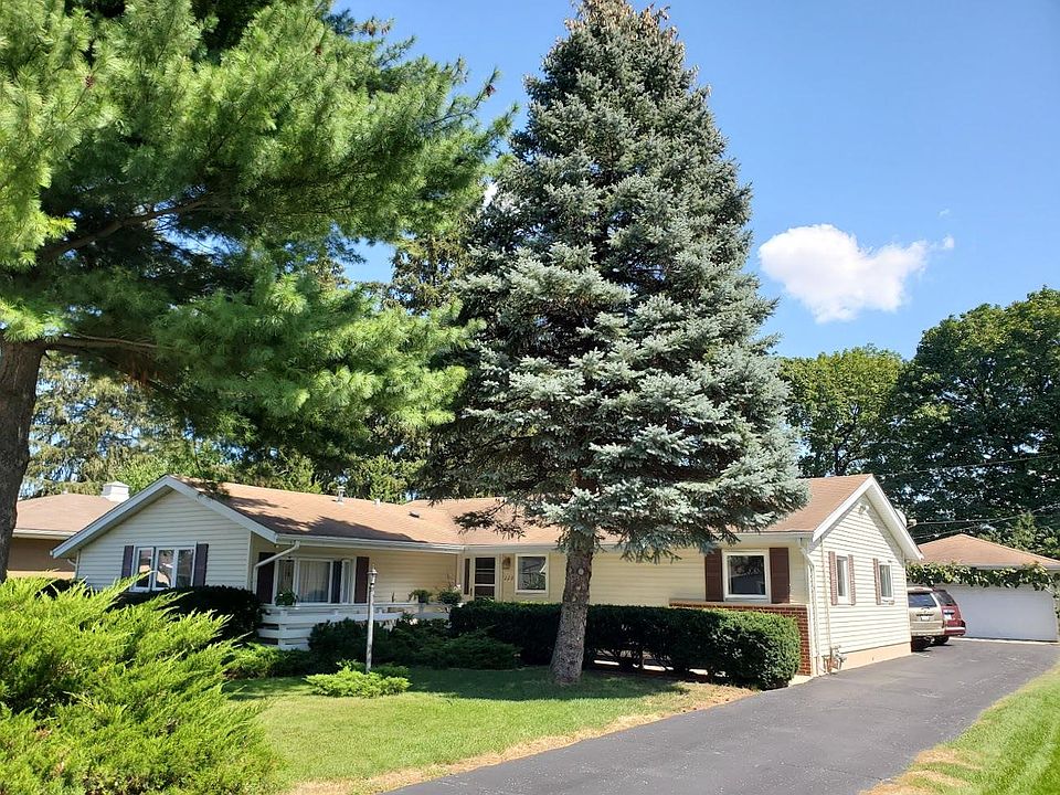 1st image of 229 Pinecroft Dr