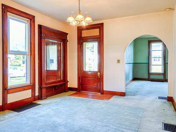 5th image of 310 Boyce St
