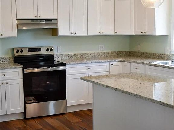 3rd image of 405 Dianne Dr
