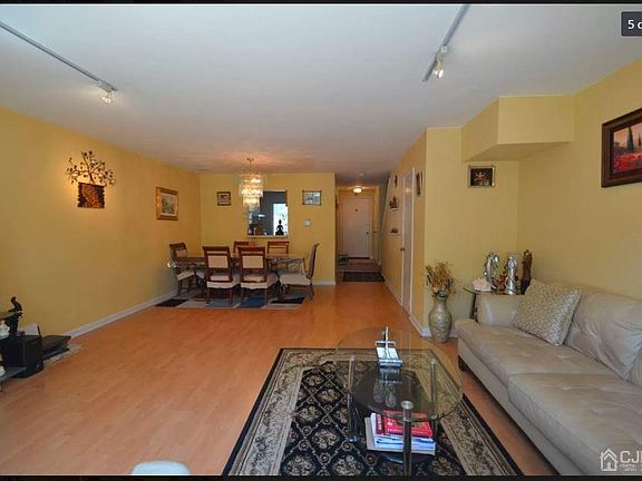 3rd image of 99 Hampshire Dr