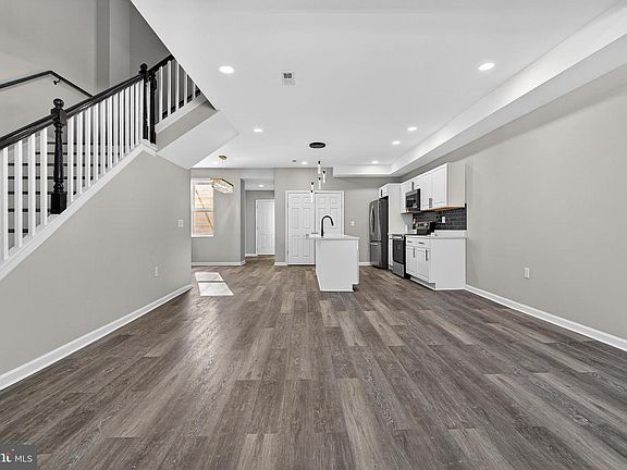 5th image of 3925 Belle Ave