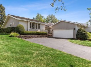 58 Briarwood Ln, Oak Brook, IL