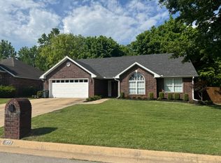 1623 N Plantation Ave, Fayetteville, AR 72704