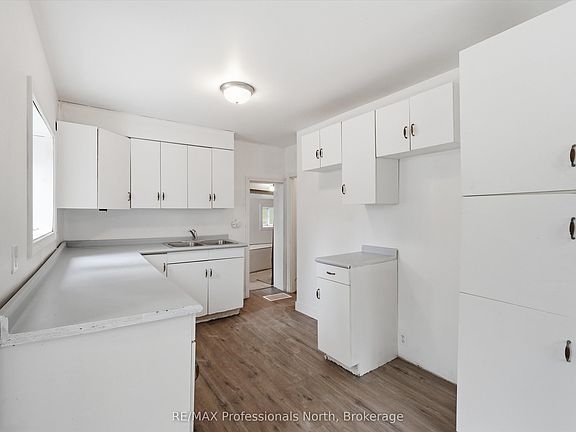 2nd image of 6 Kitchen Rd N