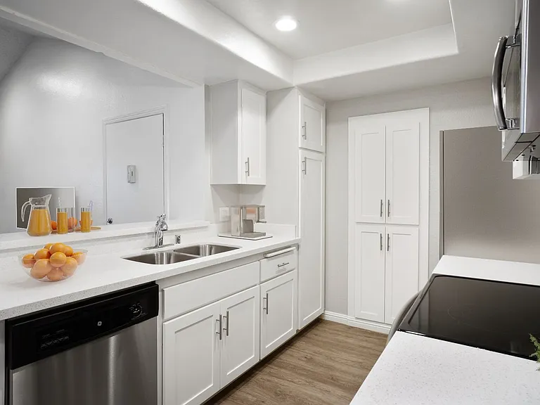 River Oaks Apartments — Photo 6
