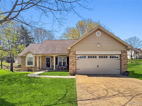 10 Lexington Ln, Washington, MO 63090
