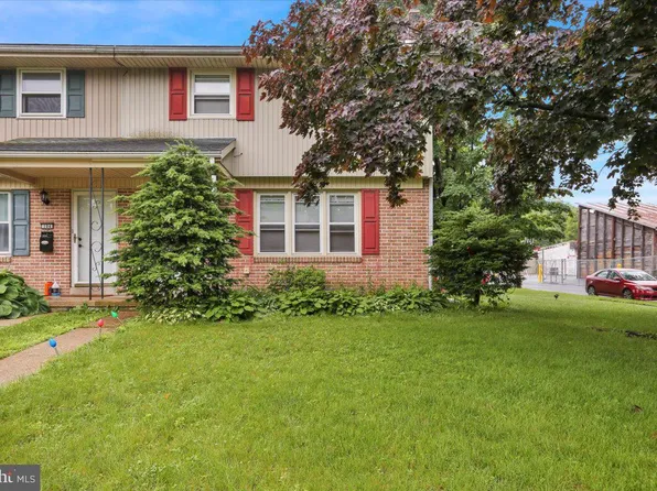 100 Pennbrook Ave, Robesonia, PA 19551