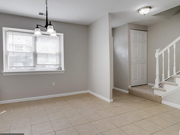 3rd image of 6436 Colonial Knls