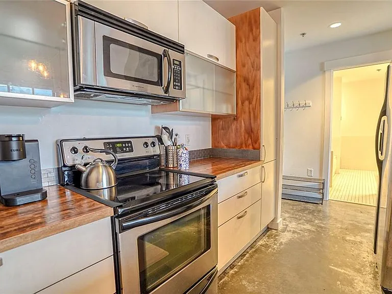 245 N Highland Ave NE #411 — Photo 10