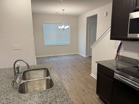 4th image of 211 Scenic Rd