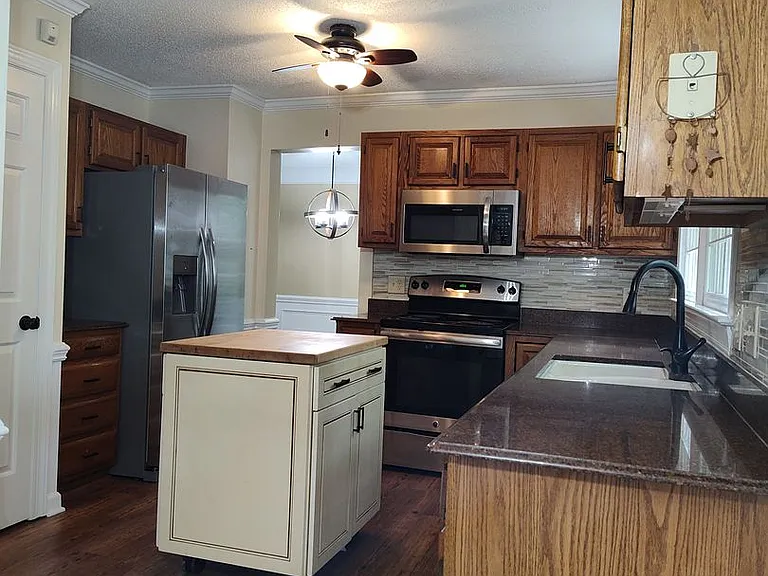 7235 Kinsmore Ln — Photo 5