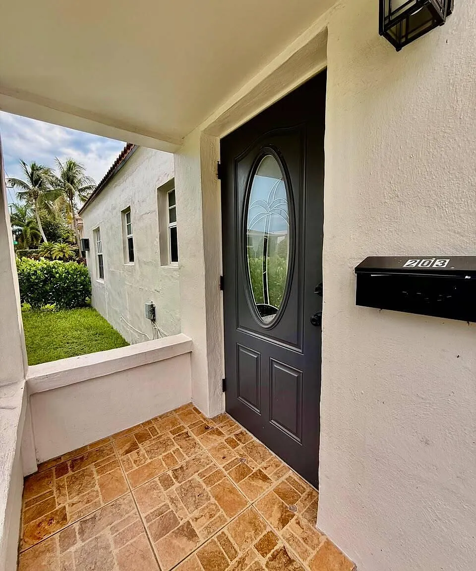 1 bed, 1.0 bath, 2355 sqft, $2,100 — Photo 3