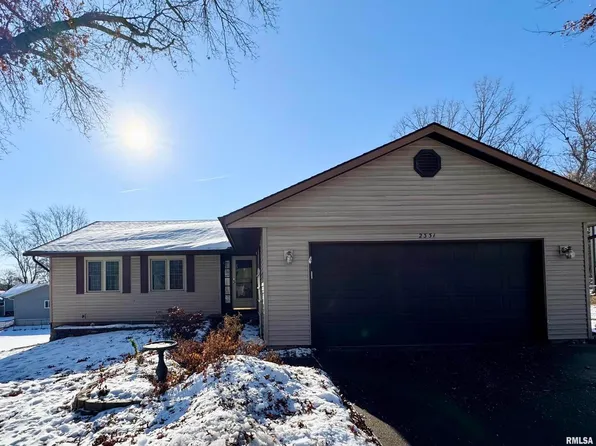 2331 Cameron Dr, Clinton, IA 52732