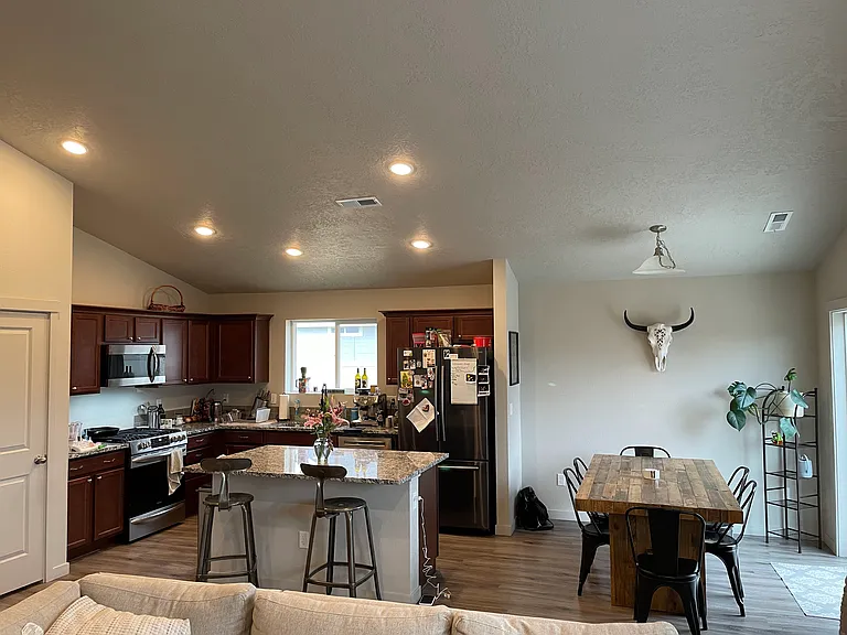 660 SW Inby St — Photo 13