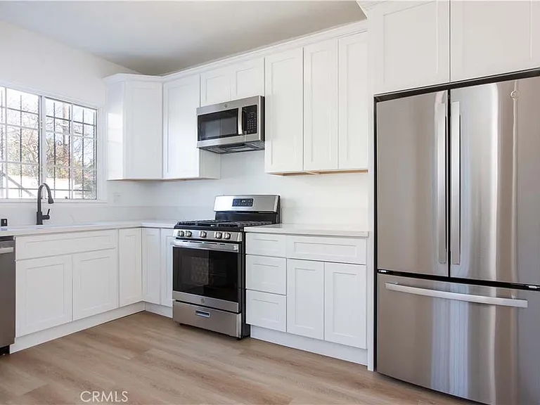 1828 S Sycamore Ave — Photo 3