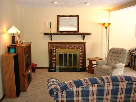 Family Room w/Fireplace