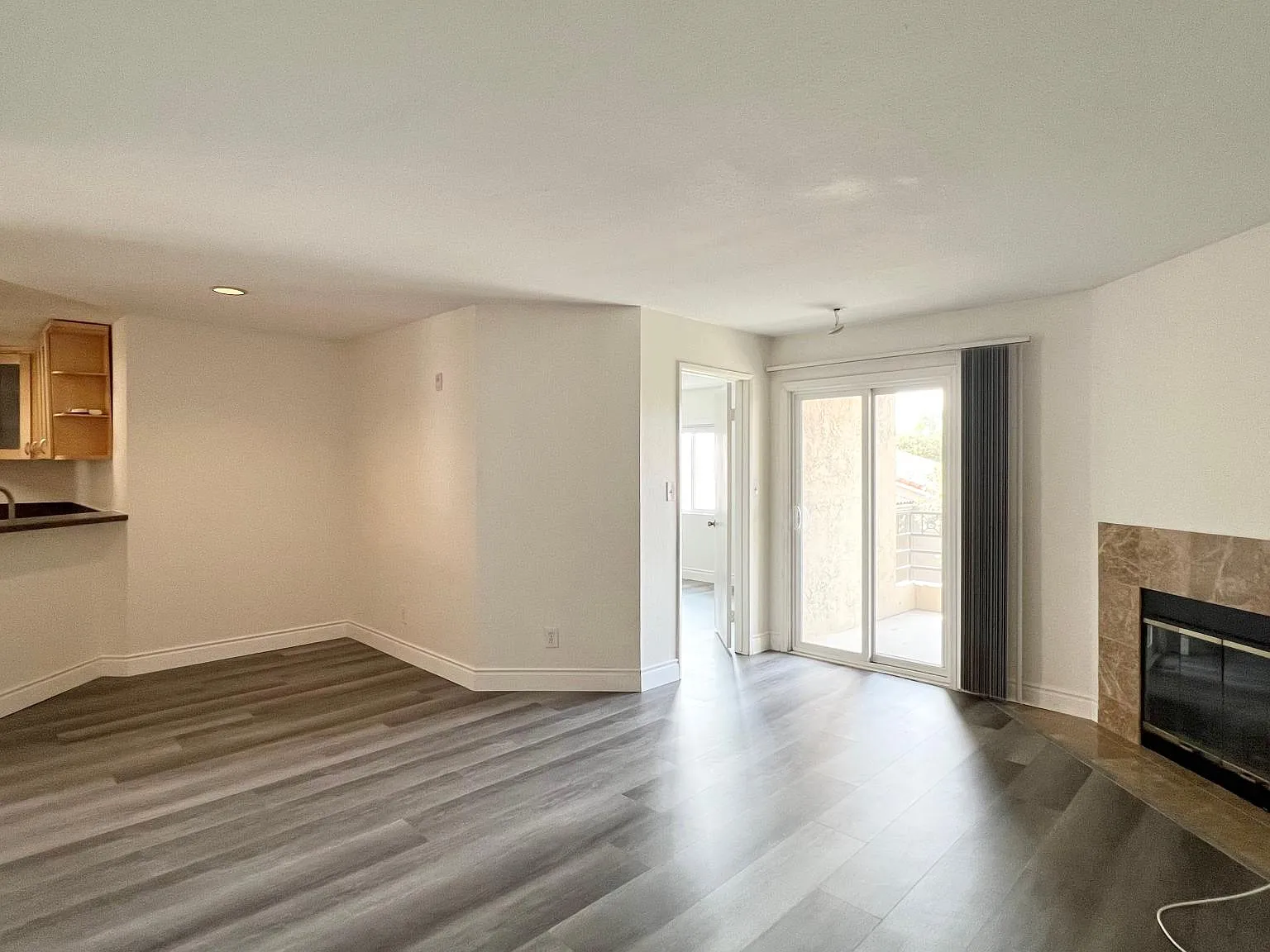 2 bed, 1037 sqft, $3,248 — Photo 3