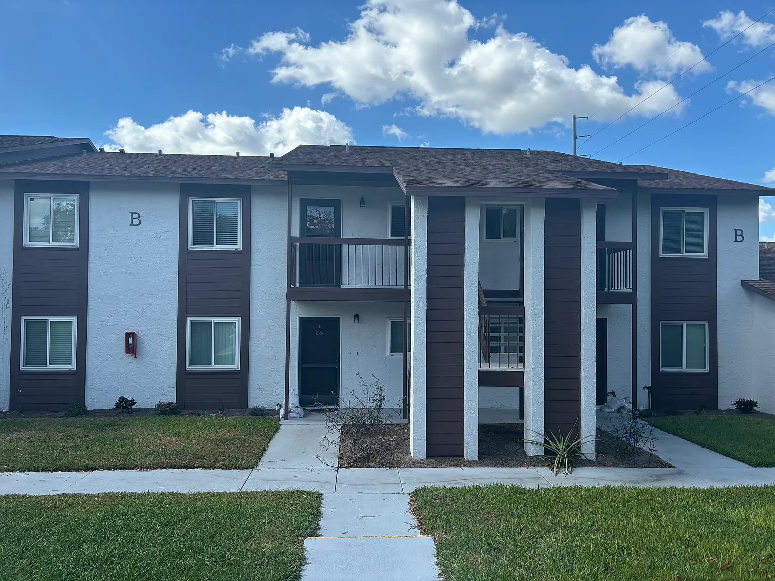 2 bed, 864 sqft, $1,350 — Photo 1