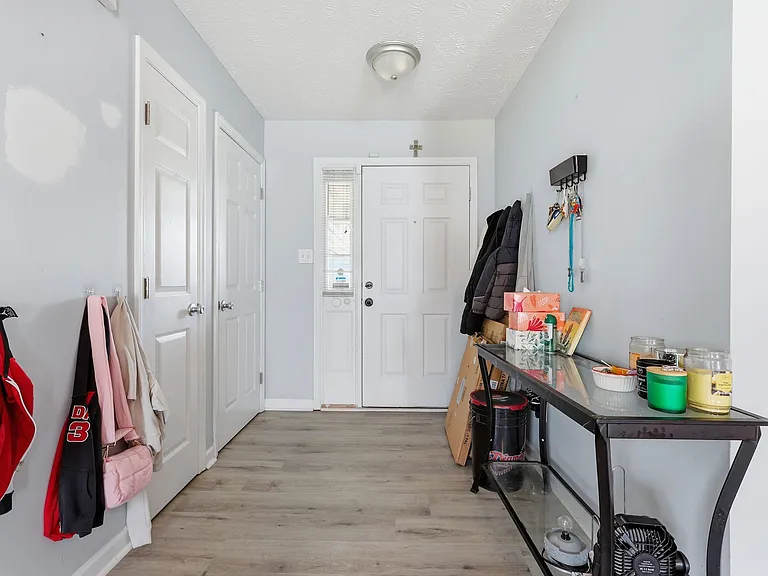 1410 Mingary Ave — Photo 4