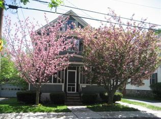 64 Oakland St, Lowell, MA 01851