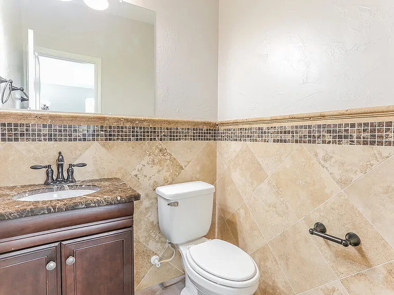 1032 Sunderland Ln — Photo 18