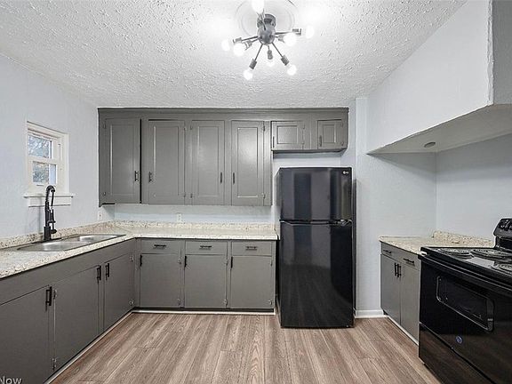 5th image of 876 Eloise Dr #1