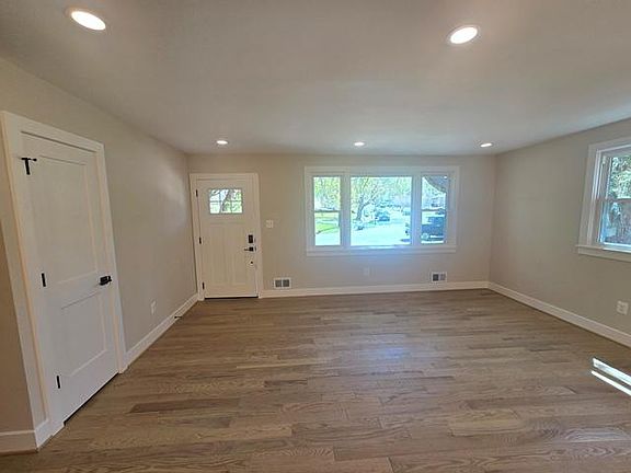 3rd image of 11300 Cheryl Dr