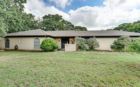2nd image of 204 Gatewood Cir W