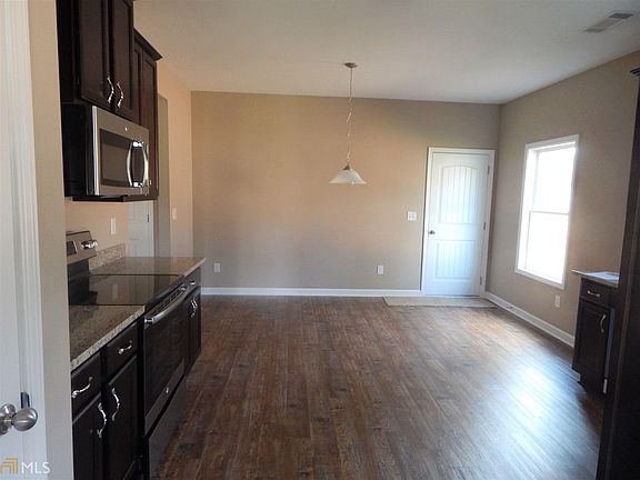 4th image of 604 Brittany Ct #32