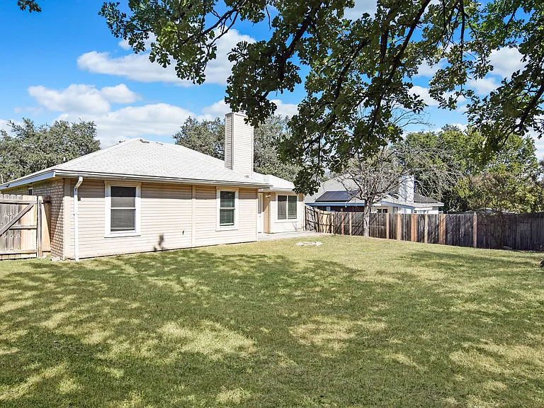203 Bronc Dr — Photo 24