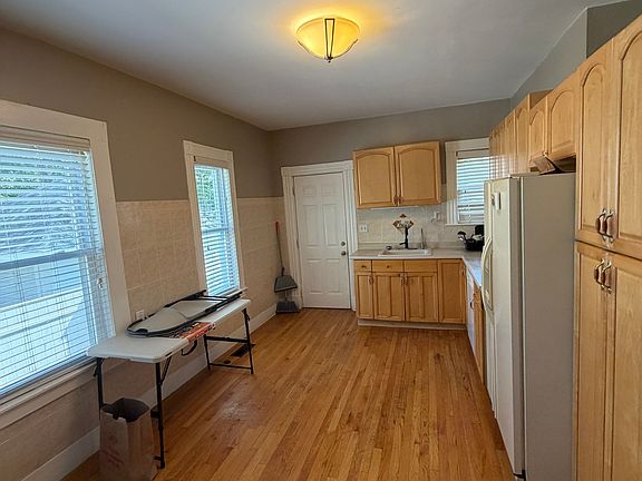 5th image of 325 Rogers St #327