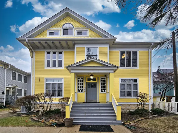 617 South Blvd APT E, Oak Park, IL 60302