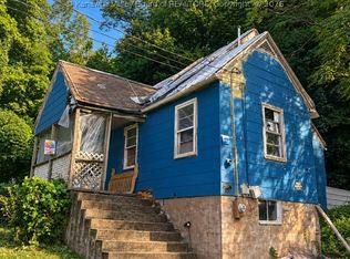 229 Hillcrest Dr, Montgomery, WV 25136
