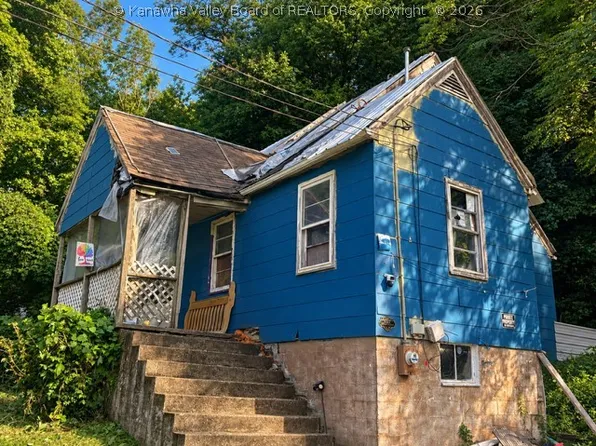 229 Hillcrest Dr, Montgomery, WV 25136